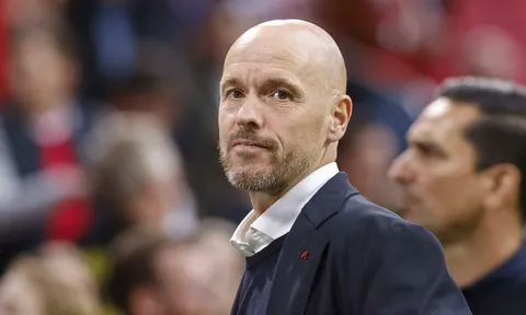 Cú đúp bom tấn khiến Ten Hag chưng hửng ở Man Utd