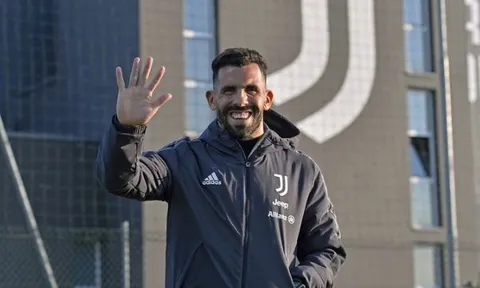 Tevez bắt đầu sự nghiệp cầm quân
