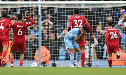 Pha bỏ lỡ của Mahrez có thể khiến Man City trả giá