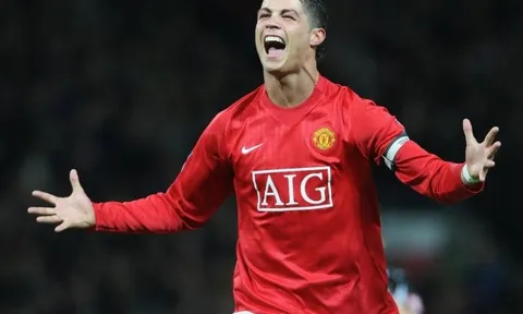 Thái độ của Man Utd với bom tấn Cristiano Ronaldo