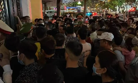U23 Thái Lan gặp Singapore, sân Thiên Trường đang đối diện nguy cơ "vỡ trận"!
