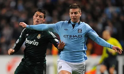 Tham vọng lật đổ Juve, Milan hỏi mua cựu trung vệ Man City