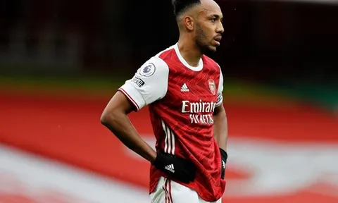 "Gia hạn hợp đồng với cậu ta là quyết định tồi tệ nhất của Arsenal"