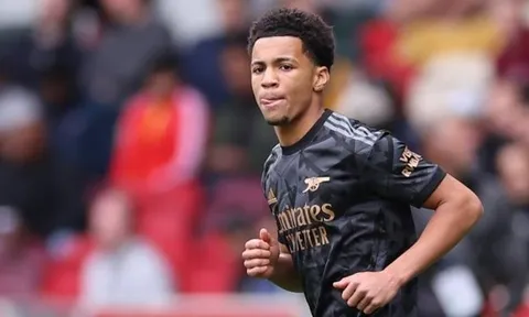 Thần đồng 15 tuổi vừa được Arsenal trình làng là ai?