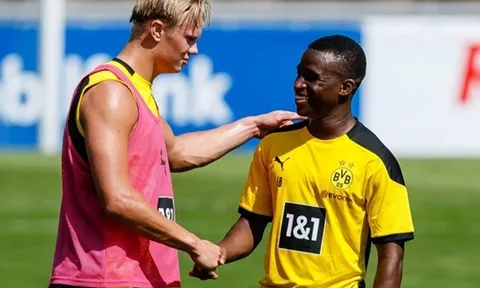 “Thần đồng” được Haaland ca ngợi đang phản bội niềm tin của Dortmund