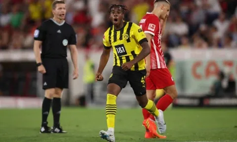 Thần đồng rực sáng, Dortmund dẫn đầu Bundesliga