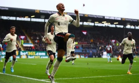 Thắng Burnley, Fabinho gửi chiến thư đến Inter Milan