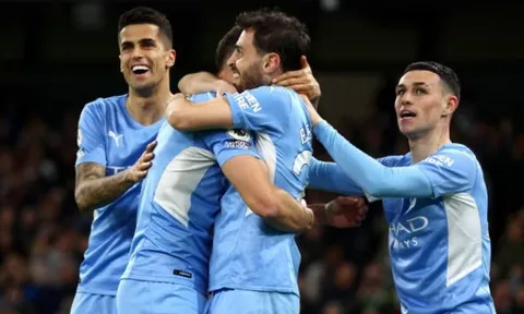Thắng dễ Brighton, Man City đòi lại ngôi đầu từ Liverpool
