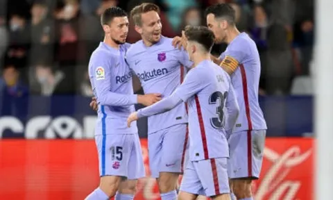 Thắng kịch tính Levante, Xavi ca ngợi 2 nhân tố Barcelona