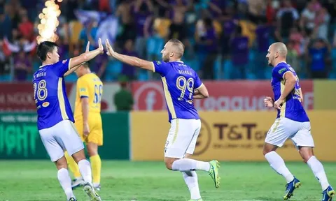 Thắng ngược SLNA, CLB Hà Nội vững ngôi đầu V-League 2022