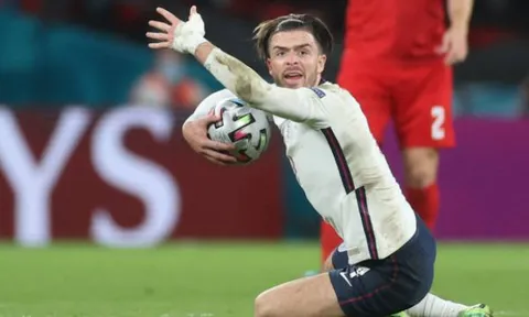 "Thật đáng buồn cho Grealish"