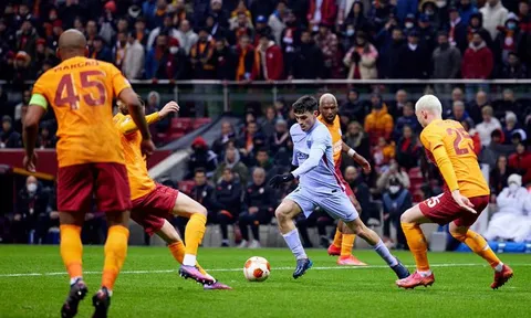 “Thật điên rồ khi so sánh tôi với Messi”