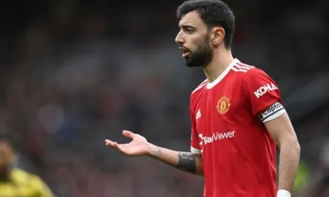 "Thật lạ lùng" - Owen không hiểu được Ronaldo và Fernandes