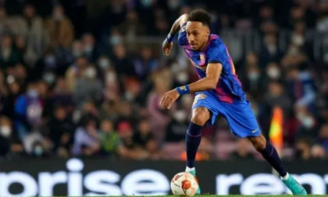 Aubameyang không ghi bàn, Xavi tiết lộ yêu cầu