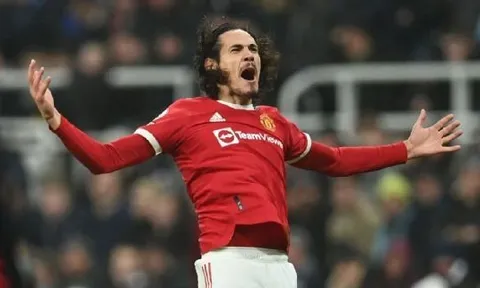 Thay Cavavi, Man Utd đưa họng pháo PSG vào tầm ngắm