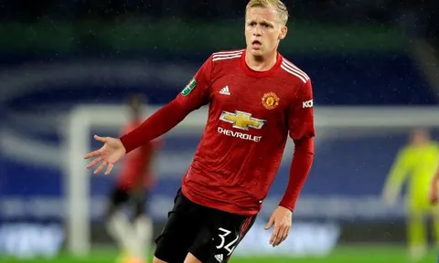 Thay đổi đội hình, Solskjaer mang đến cơ hội cho Van de Beek