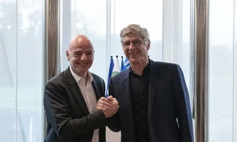 Thấy gì từ cú "lật kèo" đỉnh cao của Wenger với Bayern Munich?