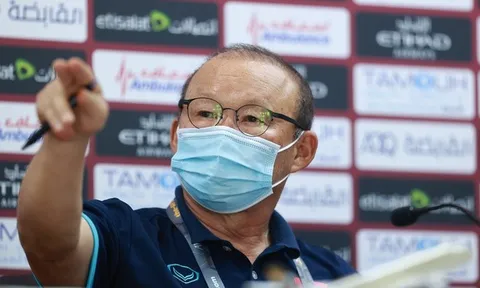 Thầy Park lên tiếng về 2 quả penalty và tấm thẻ đỏ của Duy Mạnh