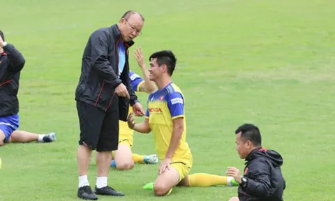 Thầy Park “troll” Tiến Linh; Công Phượng lên dây cót tinh thần