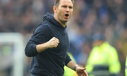 Thầy trò HLV Lampard thoát khỏi nhóm cầm đèn đỏ