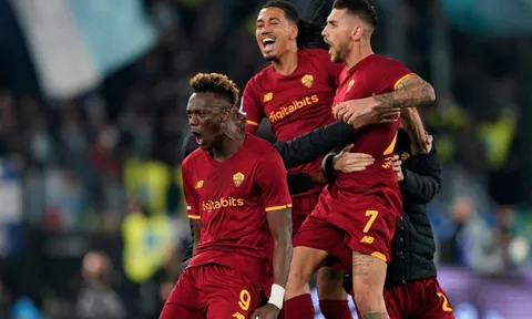 Thầy trò Mourinho thăng hoa ở derby thành Rome