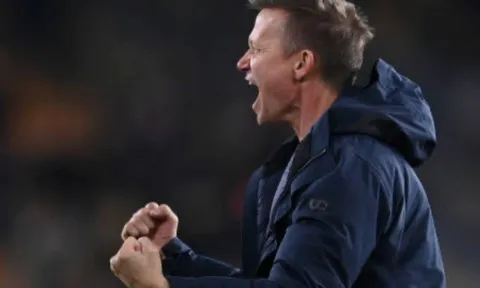 Thay tướng đổi vận, Leeds lội ngược dòng ngoạn mục đánh bại Wolves