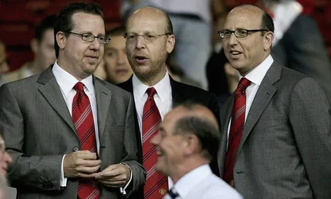 Mặc kệ bạo loạn, nhà Glazers gây sốc với kế hoạch mới tại Man Utd