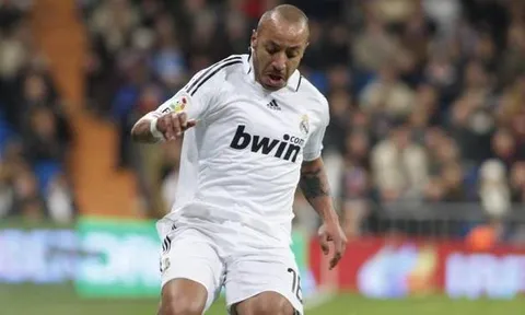 "Thể hình tôi rất ổn nhưng màu áo Real Madrid khiến tôi trông béo hơn"