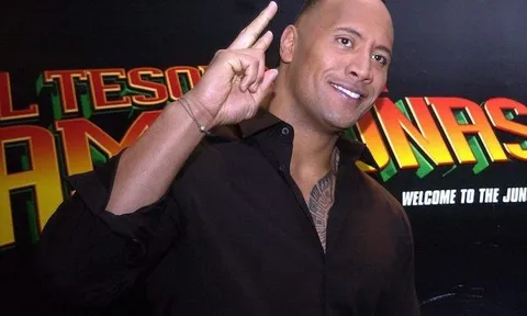 The Rock gửi thông điệp giữa trận Milan - Juventus