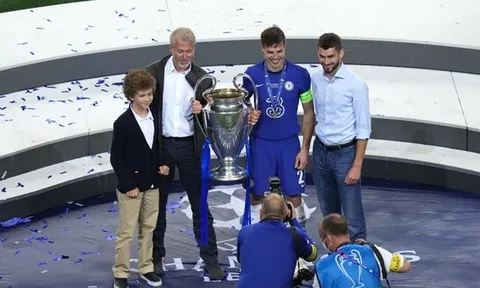 Quan chức Anh kêu gọi tước quyền sở hữu Chelsea của Roman Abramovich