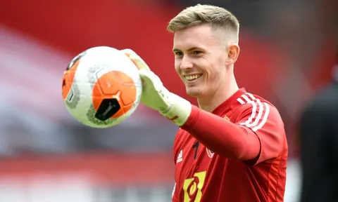 Thêm dầu vào lửa, Gareth Southgate khuyên sao Man Utd rời OTF vào tháng Giêng