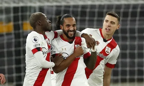 Theo Walcott ghi bàn đầu tiên cho Southampton sau 15 năm