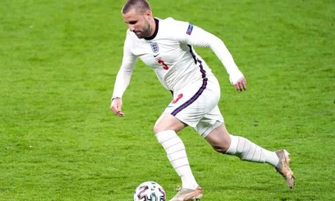 Luke Shaw chơi xuất sắc, Gary Neville vẫn chỉ ra vấn đề