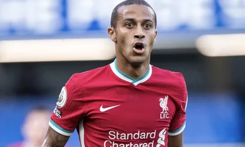 Vừa vào sân, Thiago lớn tiếng hối thúc 1 đồng đội bóp nghẹt Chelsea