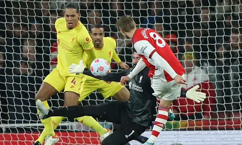 Thiago chuyền về siêu bất cẩn và đây là cách Odegaard đáp trả