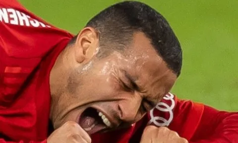 "Thiago khóc trong tay tôi 5 phút liền"