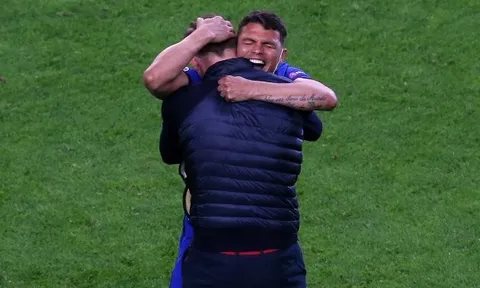 Thiago Silva gia hạn hợp đồng với Chelsea