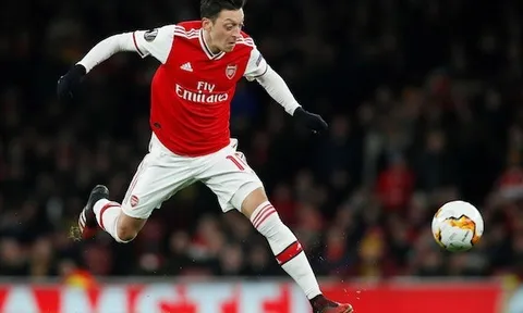 "Thiên thời địa lợi", ngày Mesut Ozil trỗi dậy đã tới?