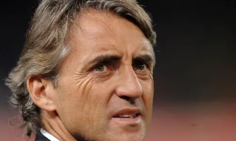 Lập kỷ lục mới, Italia của Mancini vẫn đầy ắp nỗi lo