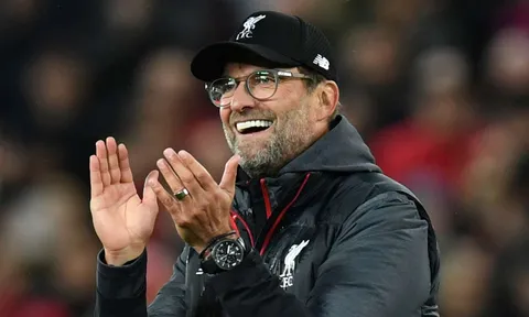 Thông điệp của Klopp: "Giặc đến nhà, đàn bà cũng đánh"