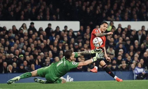 Thông số vượt trội Robben và Salah, Scholes có lý khi 'mổ xẻ' Antony