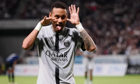 Thứ bóng đá xấu xí của Neymar