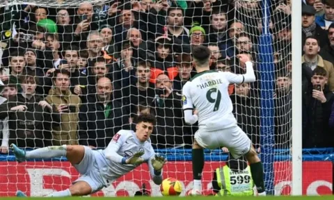 Thủ lĩnh Chelsea hé mở thái độ của Kepa khi cạnh tranh với Mendy