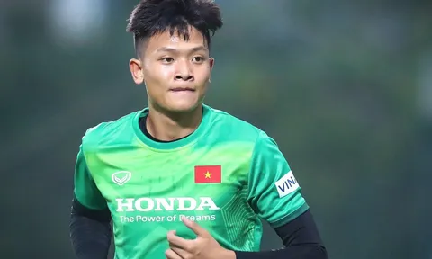 Thủ môn U23 Việt Nam dương tính với Covid-19