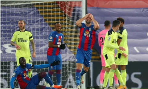 Thua 2 bàn trong 2 phút, Palace "phơi áo" trước Newcastle trên sân nhà