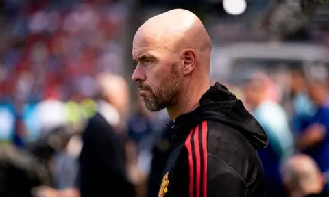 Thua Atletico, Ten Hag 'sấy tóc' phòng thay đồ Man Utd