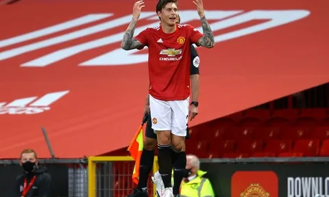 Thua đau, fan Man Utd điên tiết: "Hổ thẹn! Tống tên yếu mềm đó lên ghế dự bị"
