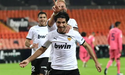 Thua đến 3 bàn từ chấm penalty, Real Madrid "tự hủy" trước Valencia