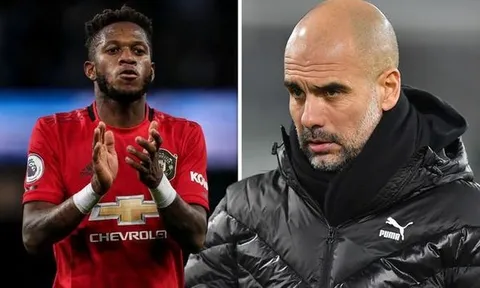 Thua Man Utd, Pep Guardiola tiến đến Fred làm 1 điều trong đường hầm