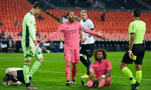 Thua Valencia, phòng thay đồ Real nổi loạn, Zidane "ngồi trên đống lửa"?